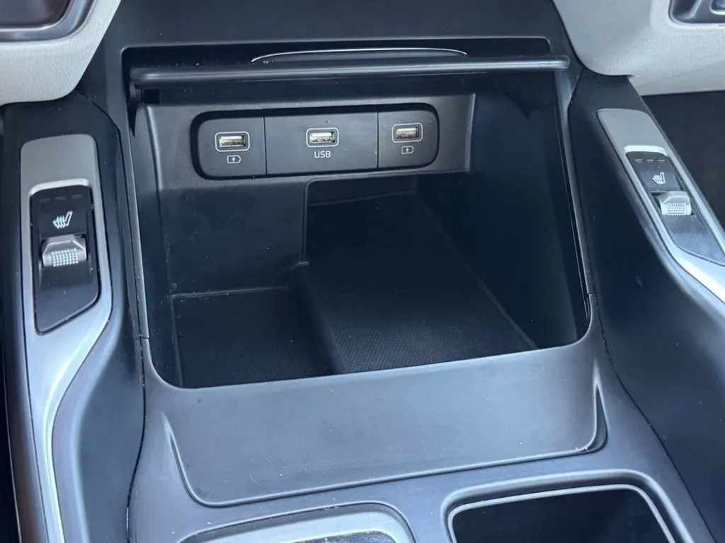 2022 Kia Sorento S - Photo 13