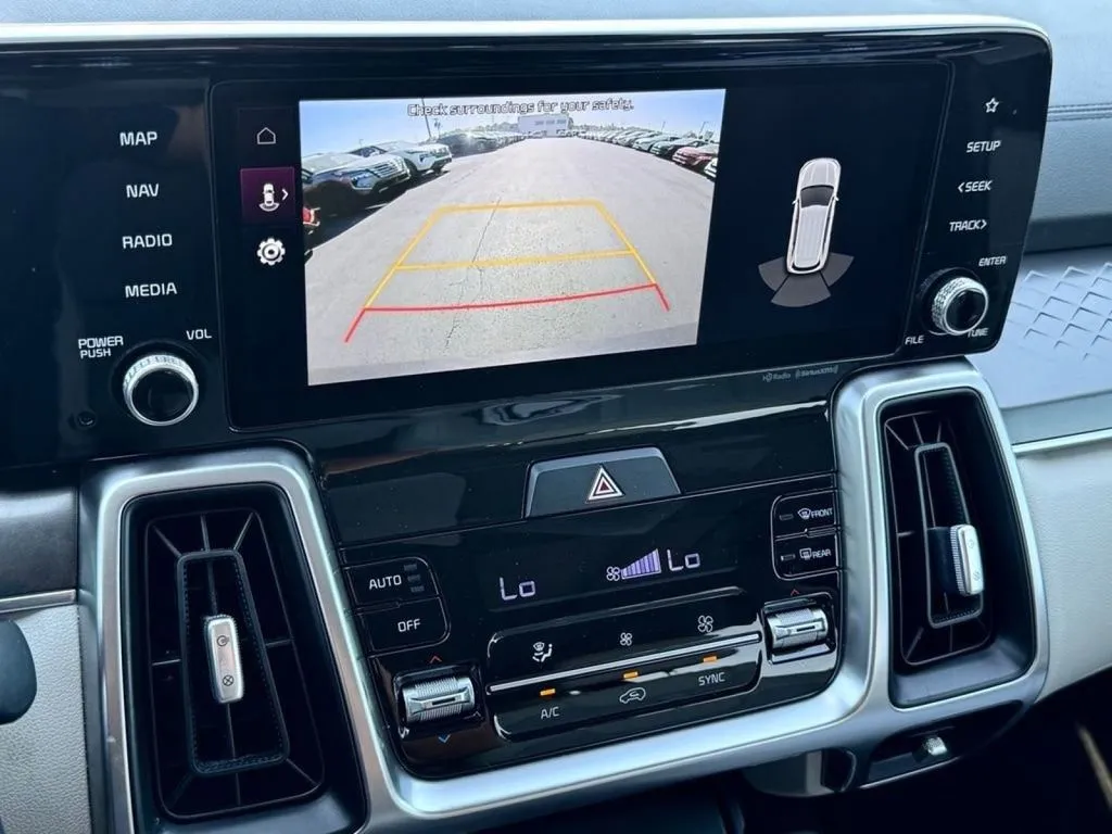2022 Kia Sorento S - Photo 12