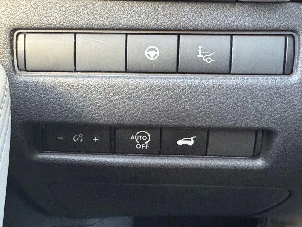 2025 Nissan Rogue SL - Photo 15