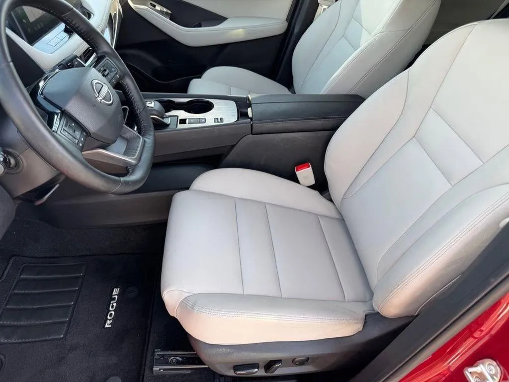 2025 Nissan Rogue SL - Photo 16