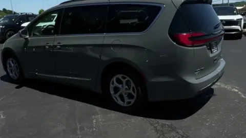 More photos of 2022 Chrysler Pacifica Limited at Morristown Nissan, TN