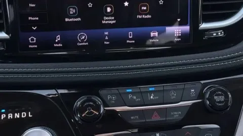 More photos of 2022 Chrysler Pacifica Limited at Morristown Nissan, TN