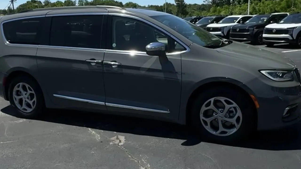 2022 Chrysler Pacifica Limited - Photo 10