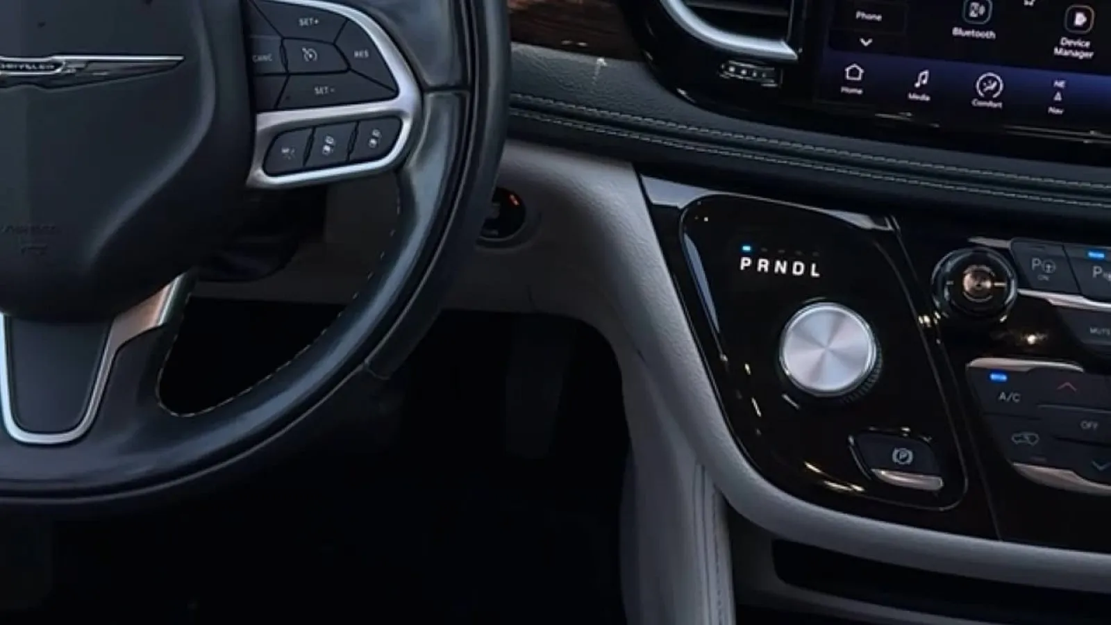 2022 Chrysler Pacifica Limited - Photo 15