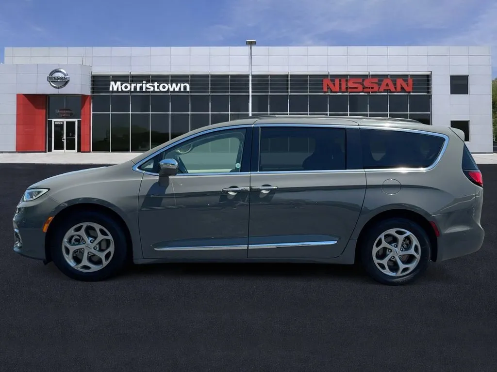 Gray 2022 Chrysler Pacifica Limited for sale in Morristown, TN