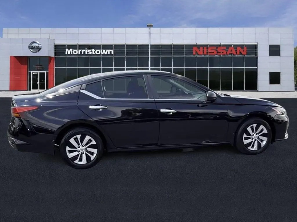 2025 Nissan Altima S - Photo 12