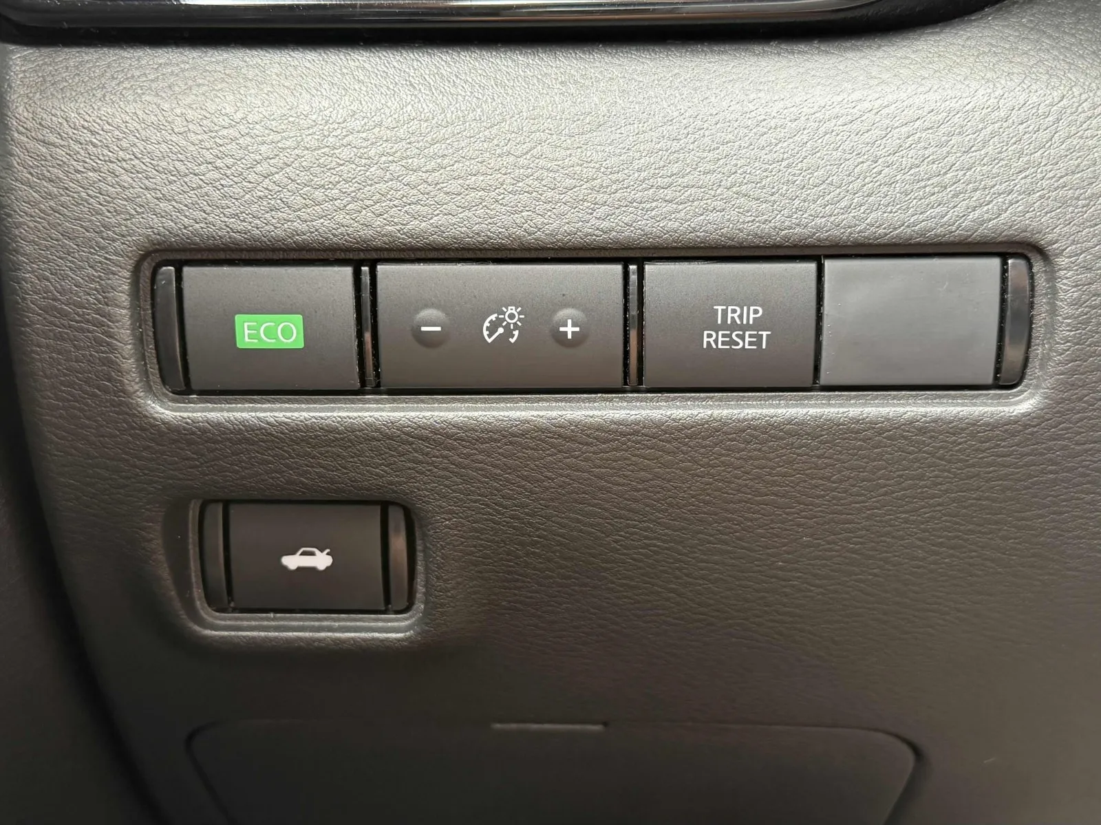2025 Nissan Sentra SV - Photo 25