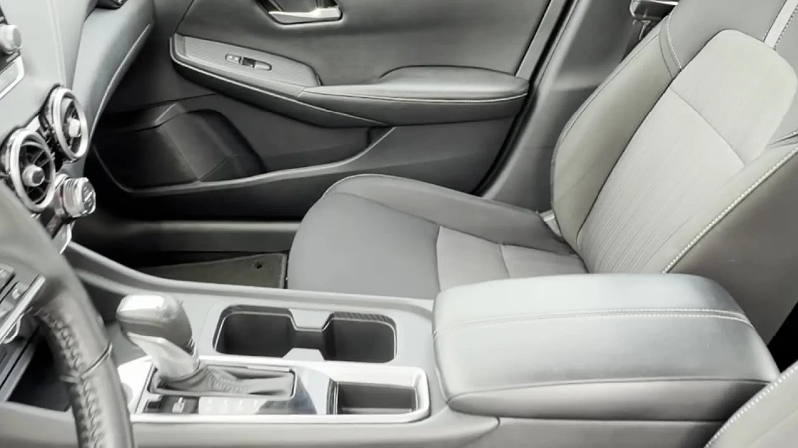 2025 Nissan Sentra SV - Photo 12