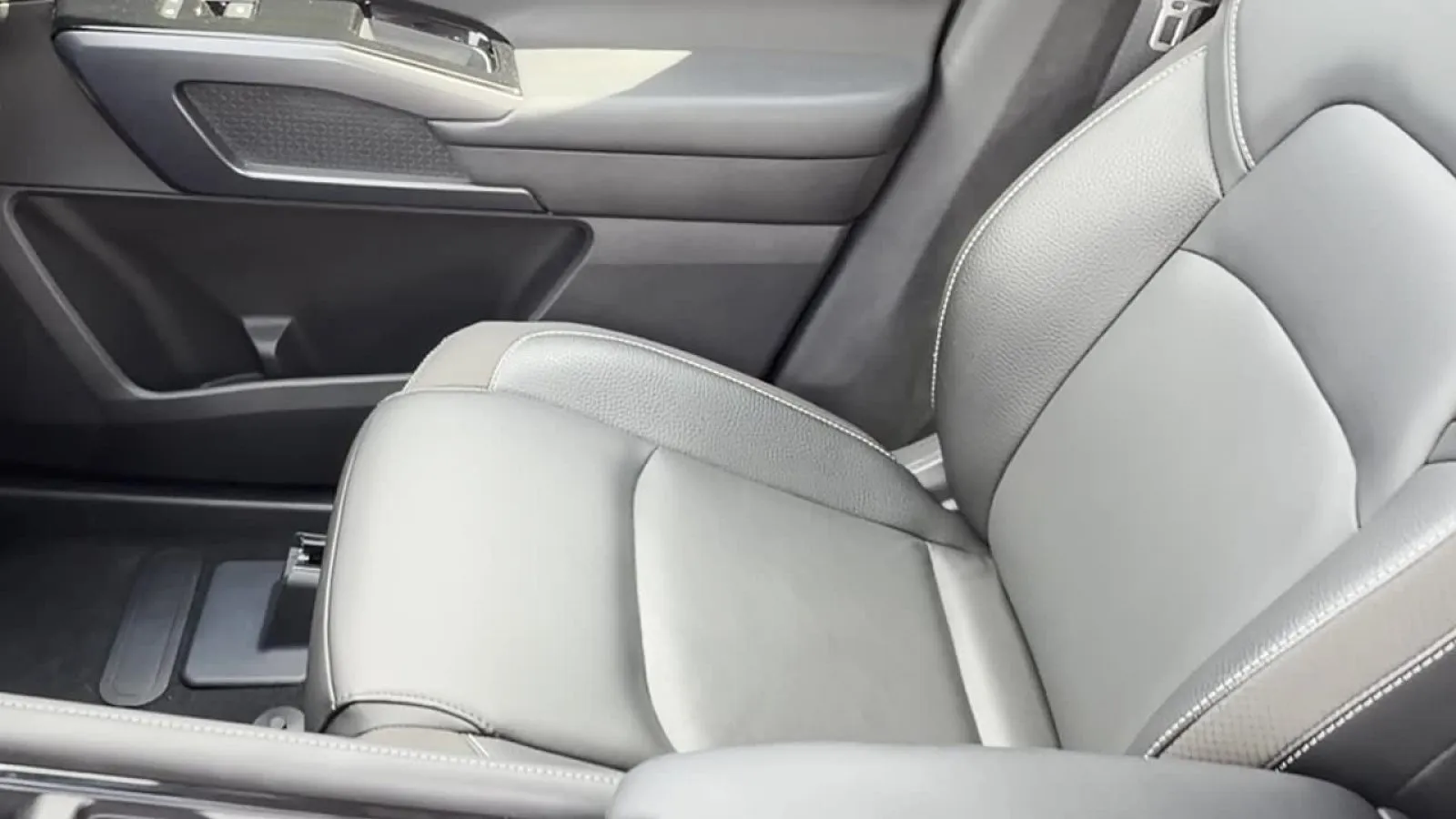 2023 Nissan Pathfinder SL - Photo 12