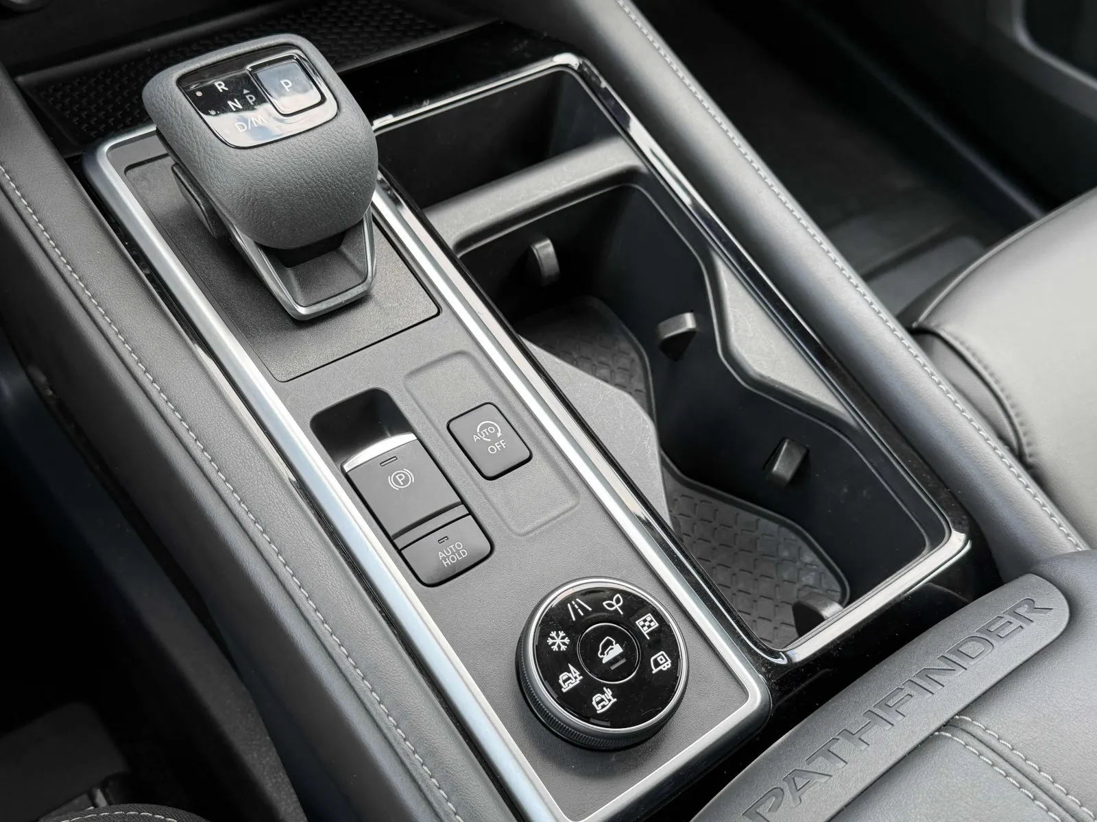 2023 Nissan Pathfinder SL - Photo 22