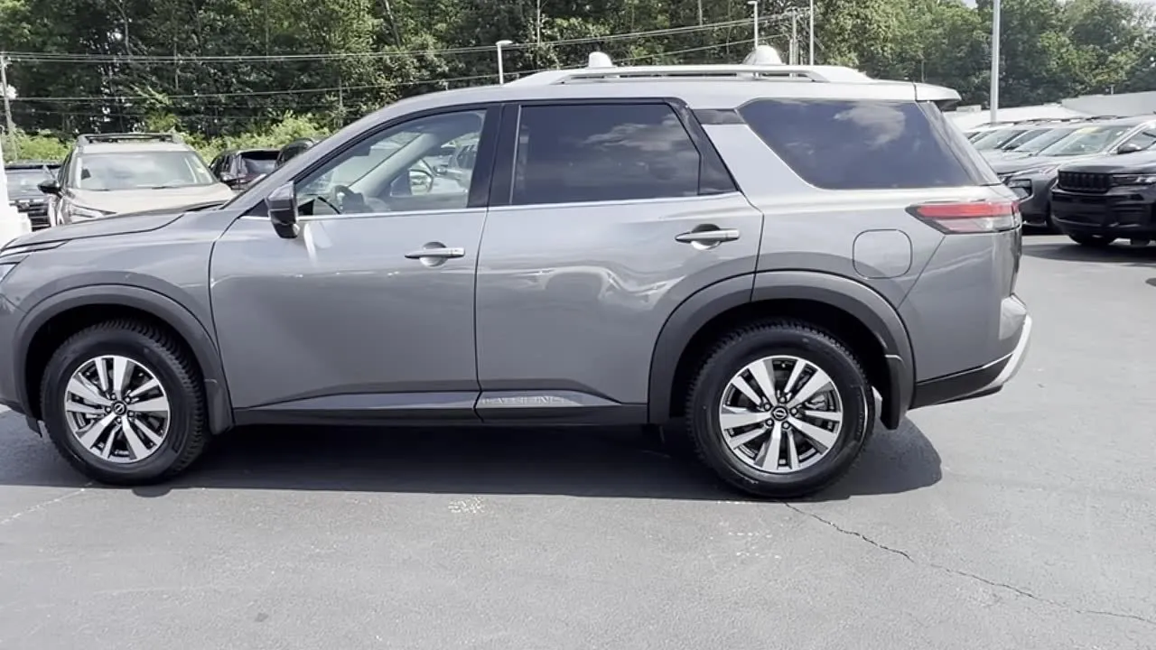 2023 Nissan Pathfinder SL - Photo 6