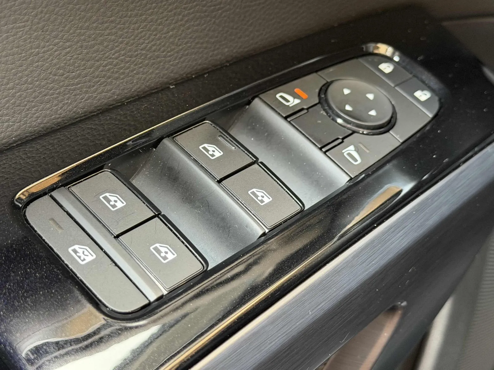 2023 Nissan Pathfinder SL - Photo 27