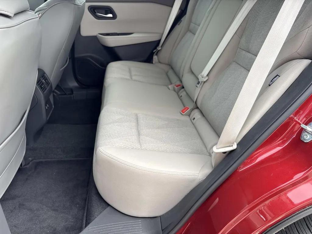 2025 Nissan Rogue SV - Photo 14