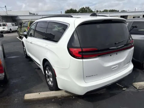 More photos of 2023 Chrysler Pacifica Limited at Morristown Nissan, TN