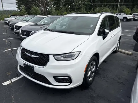 More photos of 2023 Chrysler Pacifica Limited at Morristown Nissan, TN