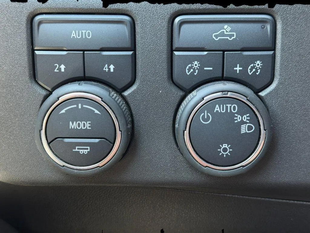 2025 Chevrolet Silverado 1500 LT - Photo 12