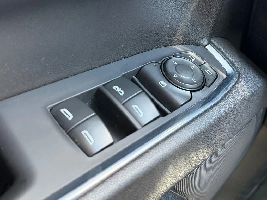 2025 Chevrolet Silverado 1500 LT - Photo 13