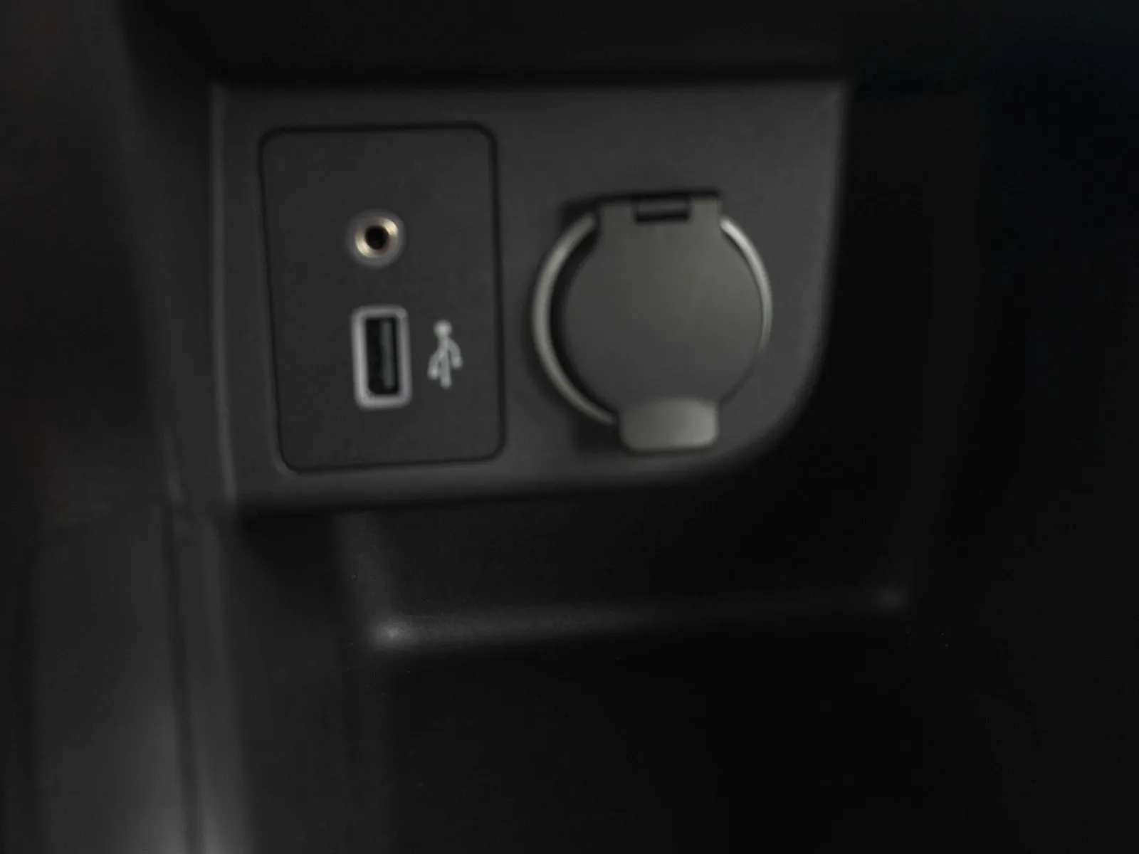 2025 Nissan KICKS PLAY Base - Photo 24