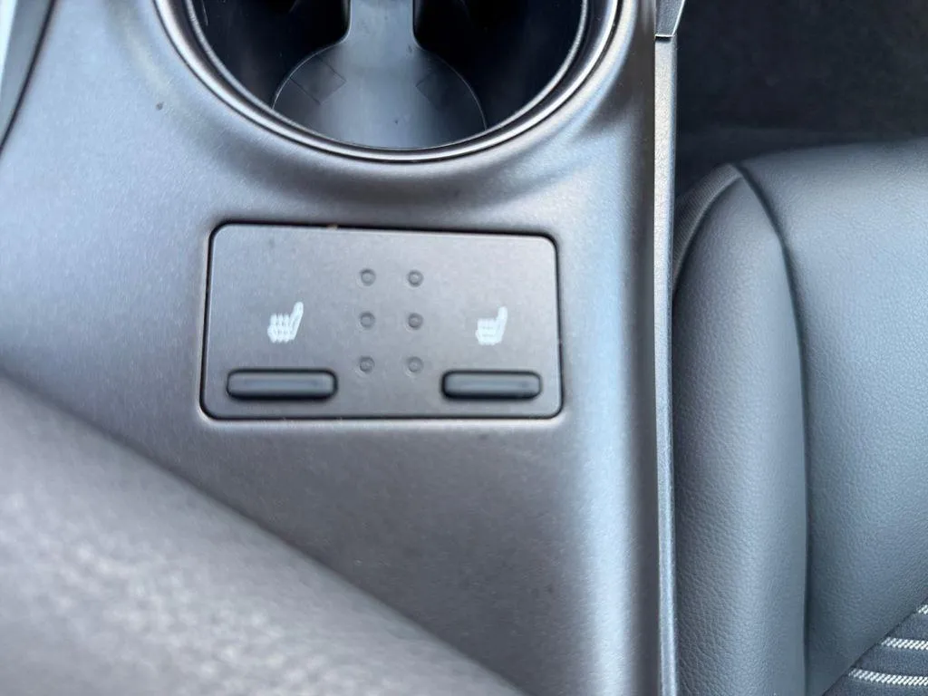 2024 Toyota Camry SE - Photo 18