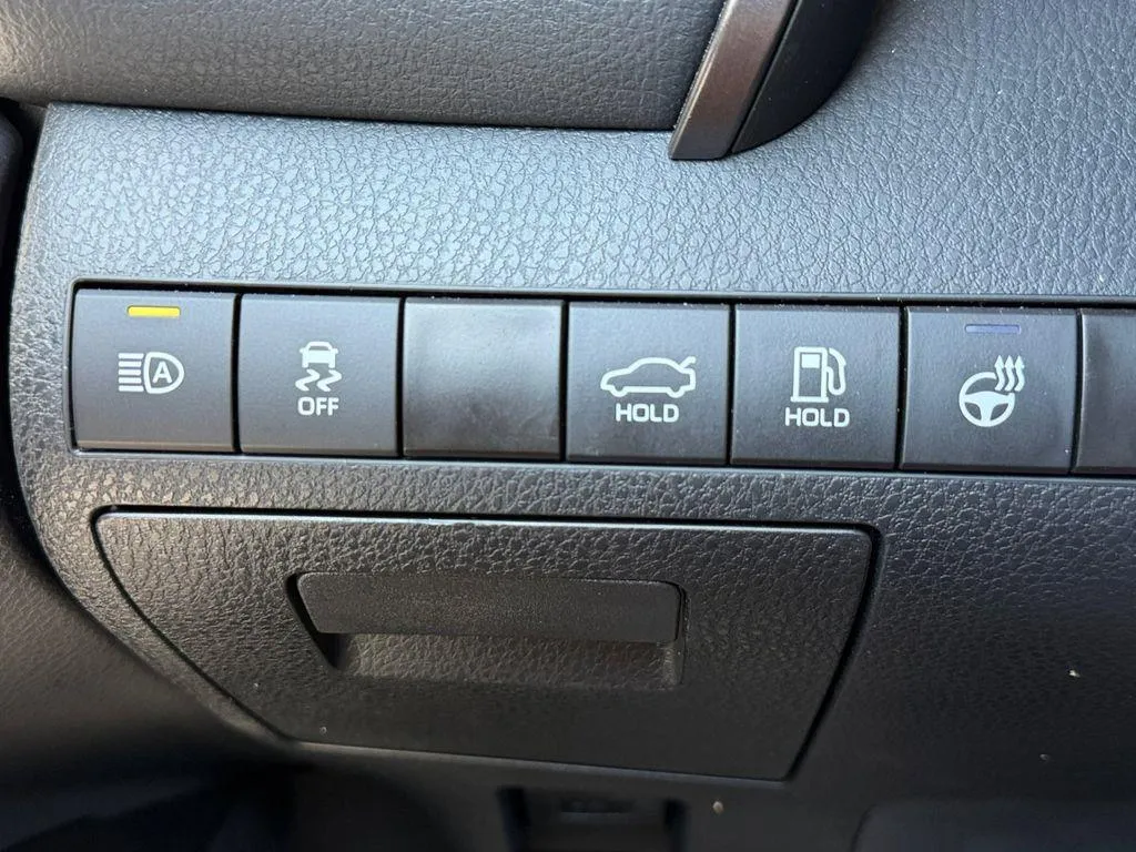 2024 Toyota Camry SE - Photo 13