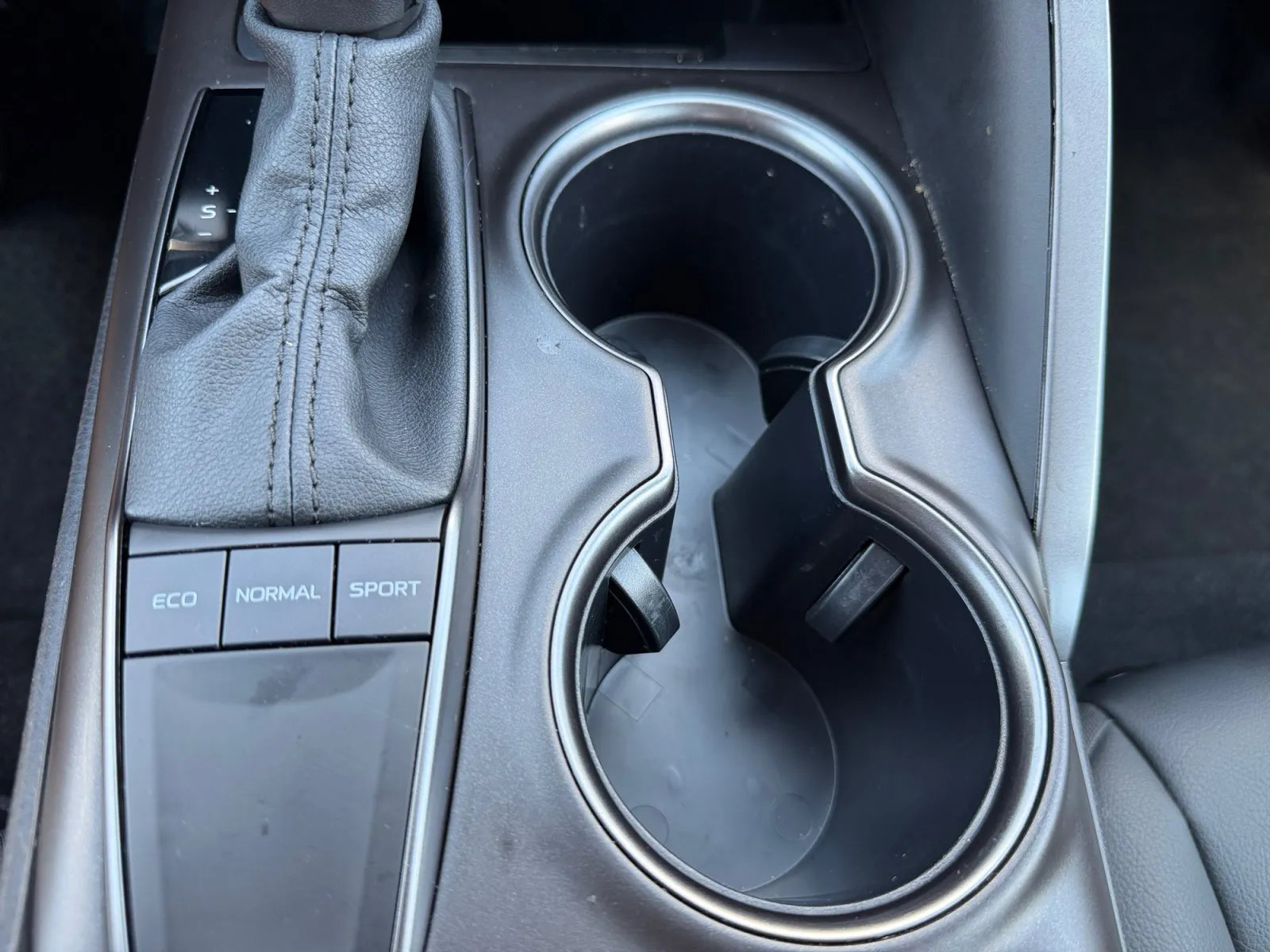 2024 Toyota Camry SE - Photo 19