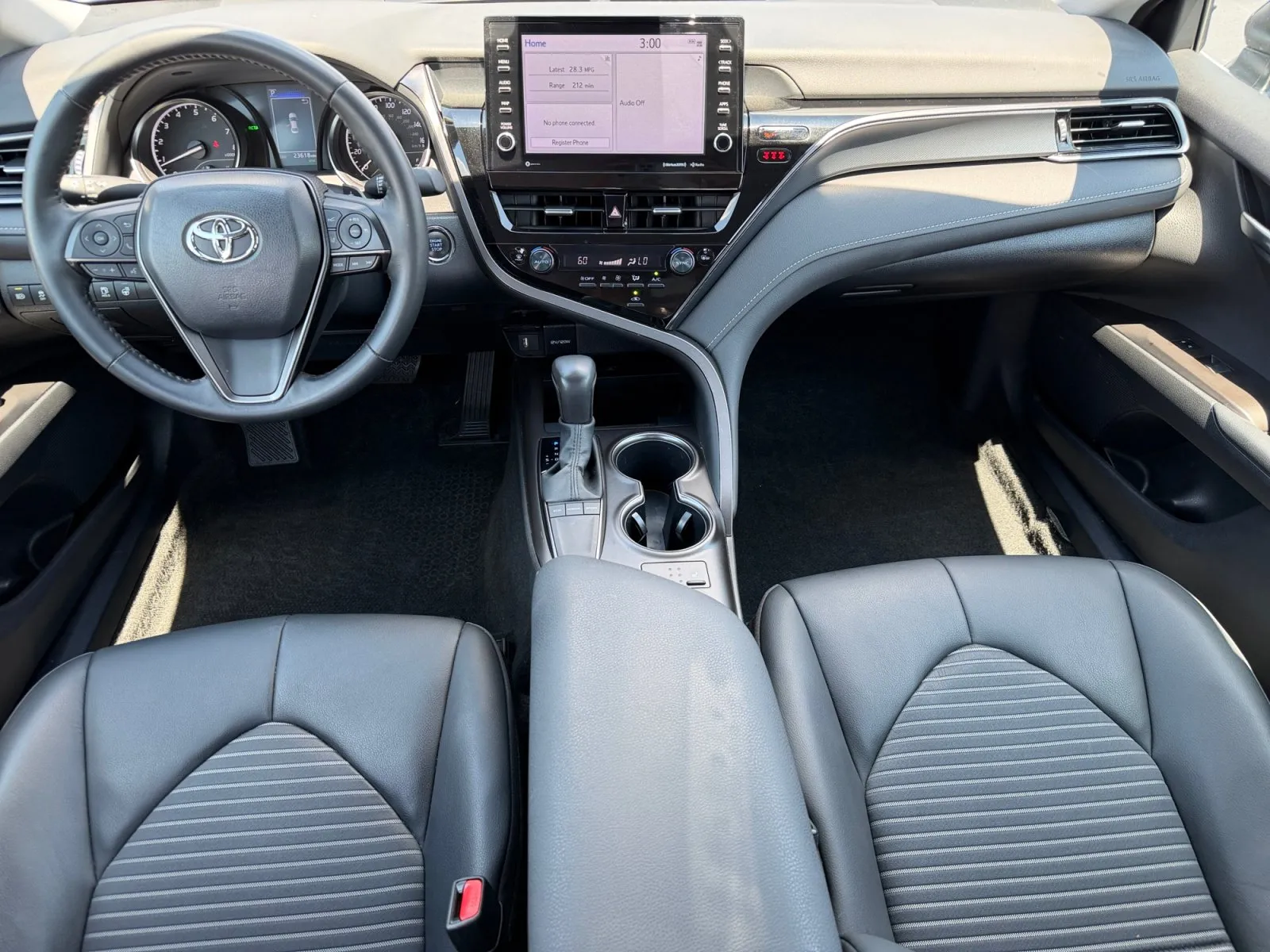 2024 Toyota Camry SE - Photo 9