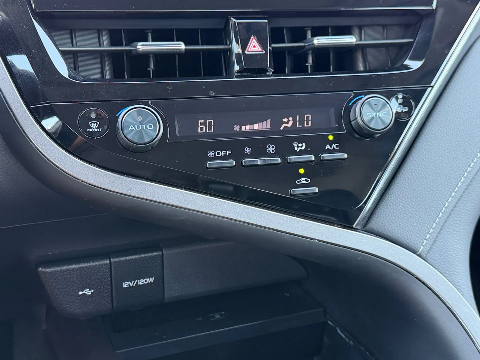 2024 Toyota Camry SE - Photo 17