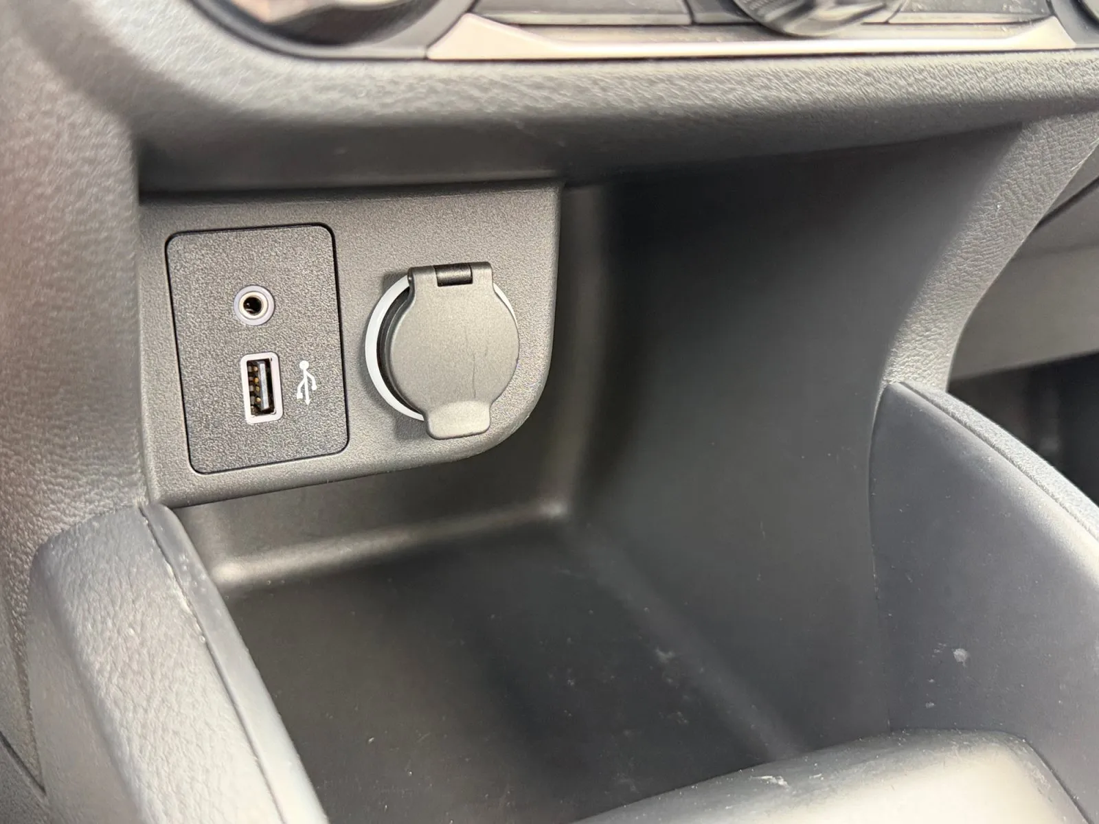 2025 Nissan KICKS PLAY Base - Photo 11
