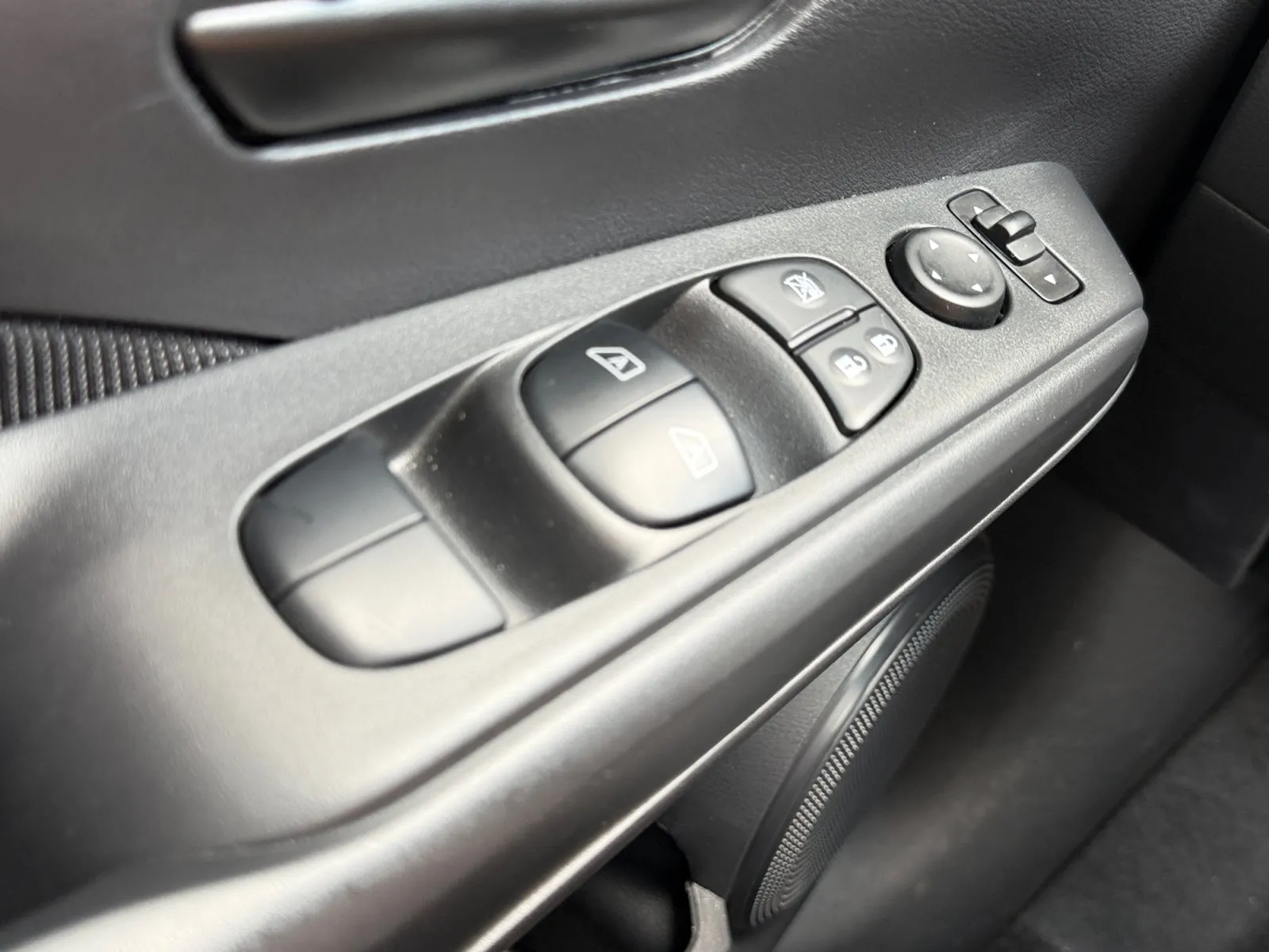 2025 Nissan KICKS PLAY Base - Photo 16