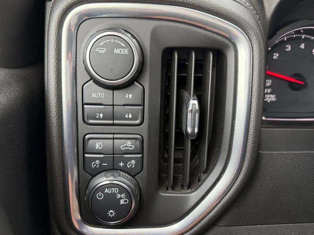 2020 Chevrolet Silverado 1500 RST - Photo 15