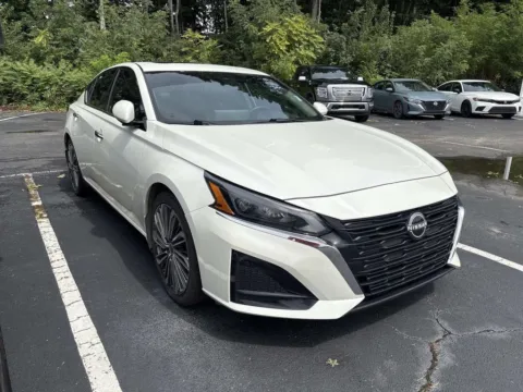 White 2024 Nissan Altima 2.5 SL for sale in Morristown, TN