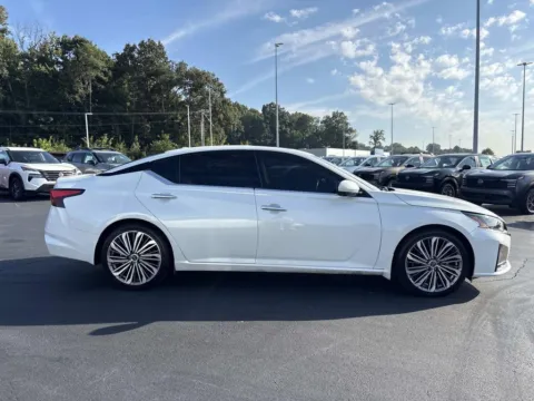 Photos of 2024 Nissan Altima 2.5 SL for sale in Morristown, TN at Morristown Nissan