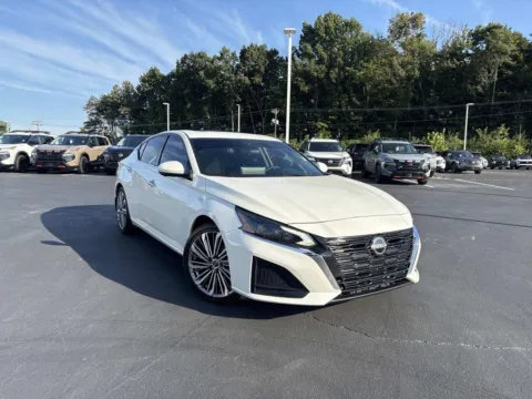 White 2024 Nissan Altima 2.5 SL for sale in Morristown, TN