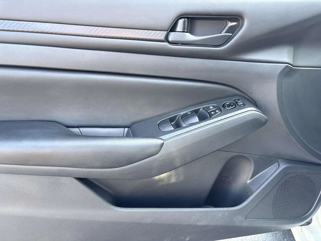 2025 Nissan Altima S - Photo 24