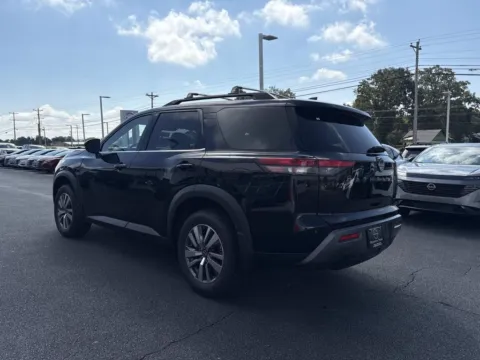 More photos of 2026 Nissan Pathfinder SL at Morristown Nissan, TN