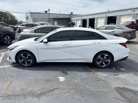 More photos of 2023 Hyundai Elantra Hybrid Limited at Morristown Nissan, TN