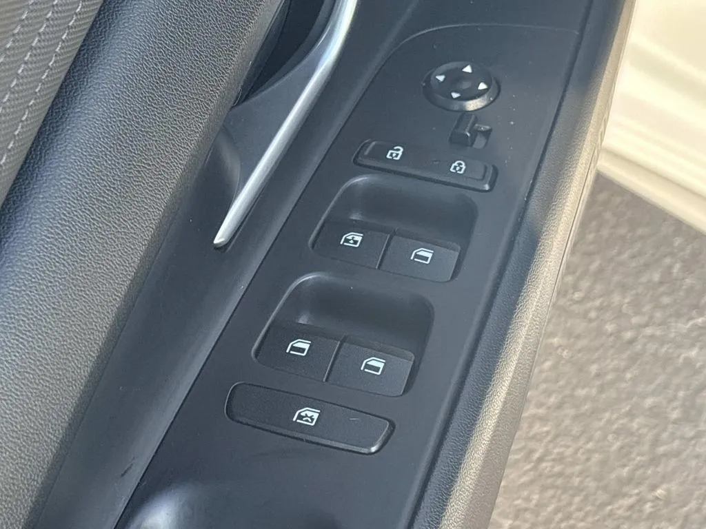 2023 Hyundai Elantra Limited - Photo 27