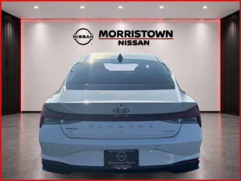 More photos of 2023 Hyundai Elantra Hybrid Limited at Morristown Nissan, TN