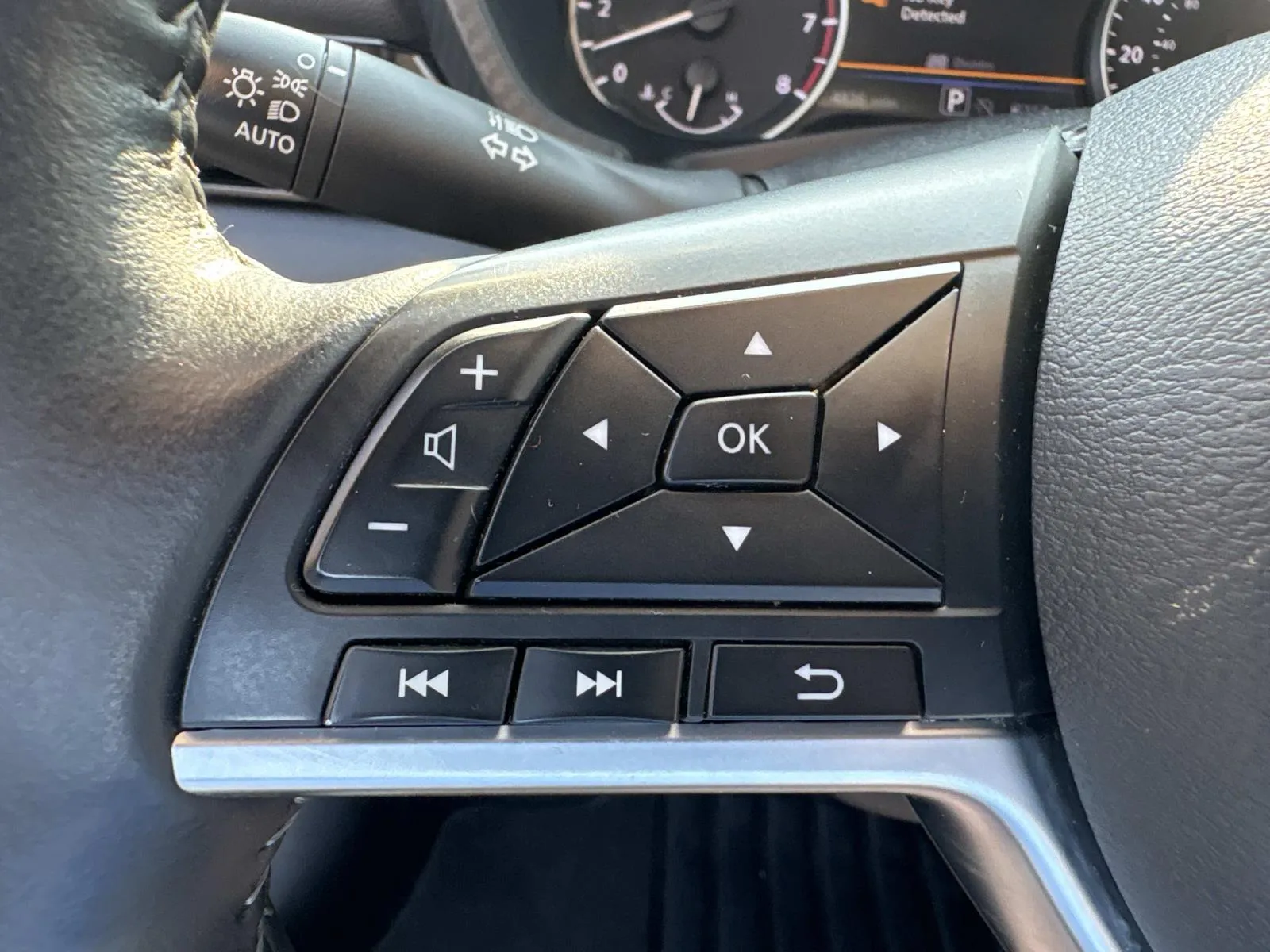 2025 Nissan Sentra SV - Photo 25
