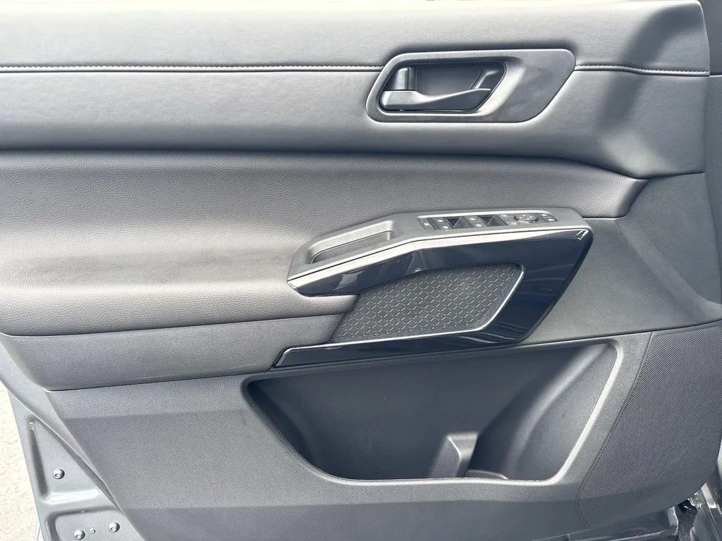 2026 Nissan Pathfinder SV - Photo 28