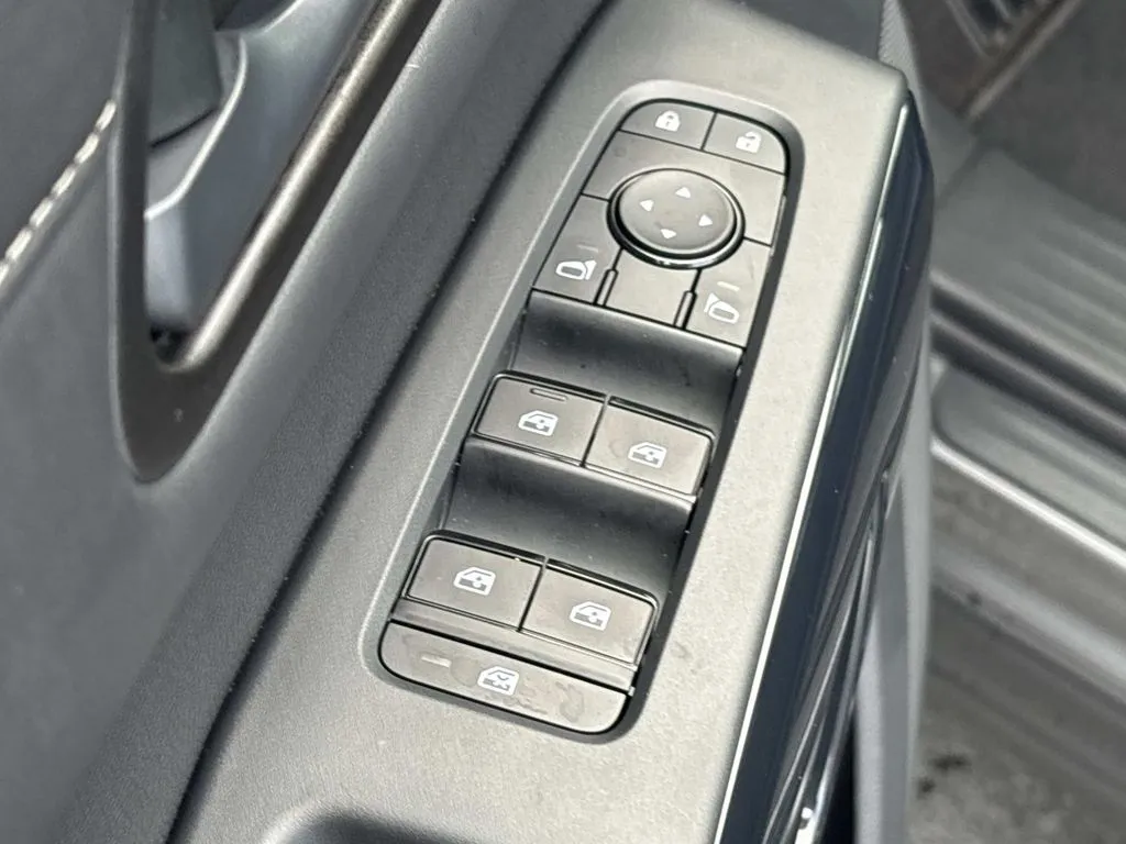 2026 Nissan Pathfinder SV - Photo 29