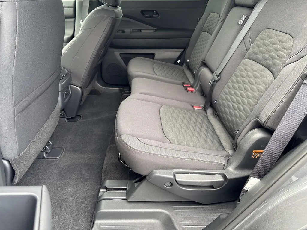 2026 Nissan Pathfinder SV - Photo 19