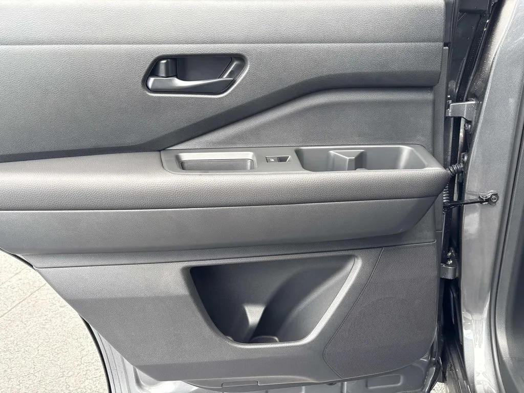 2026 Nissan Pathfinder SV - Photo 18