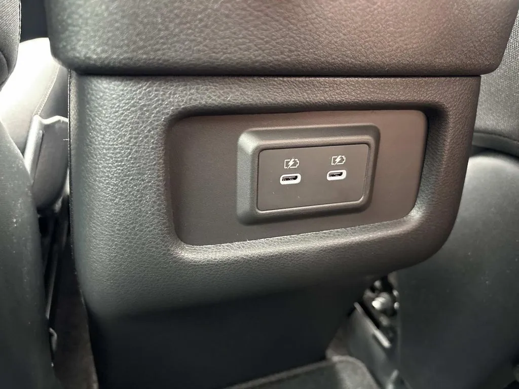 2026 Nissan Pathfinder SV - Photo 17