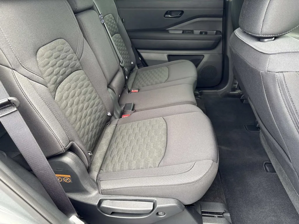 2026 Nissan Pathfinder SV - Photo 24