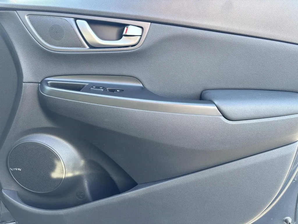 2021 Hyundai Kona Ultimate - Photo 22