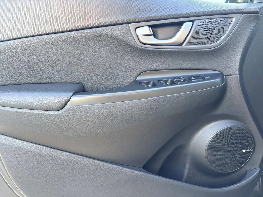2021 Hyundai Kona Ultimate - Photo 25