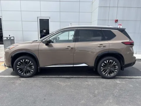 More photos of 2024 Nissan Rogue Platinum at Morristown Nissan, TN