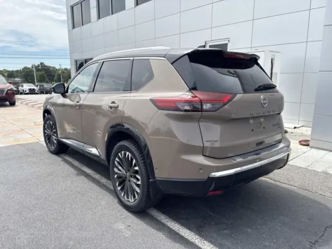 More photos of 2024 Nissan Rogue Platinum at Morristown Nissan, TN