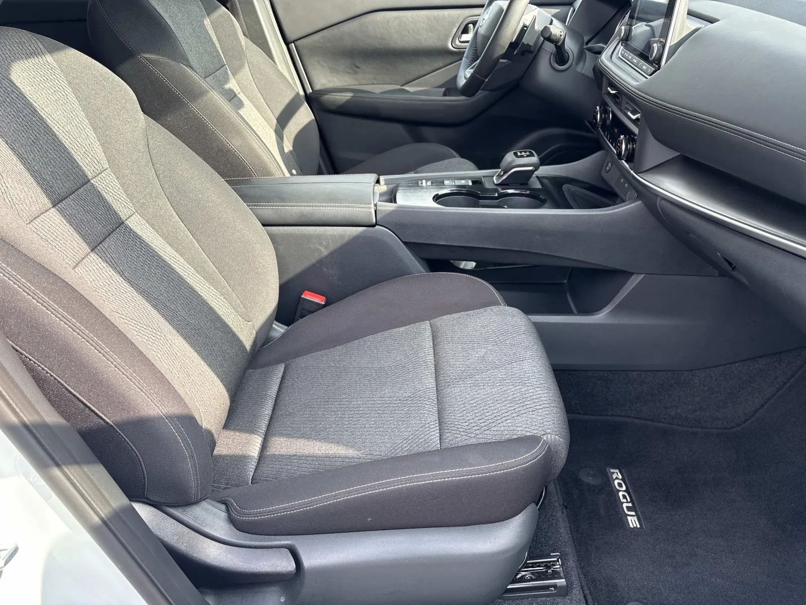 2025 Nissan Rogue SV - Photo 24
